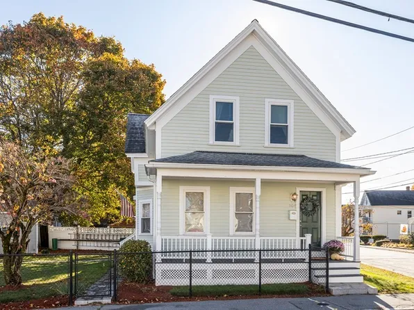 104 Woodward Ave, Lowell, MA 01854