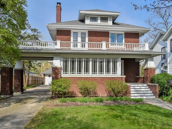 221 N Sleight St, Naperville, IL 60540