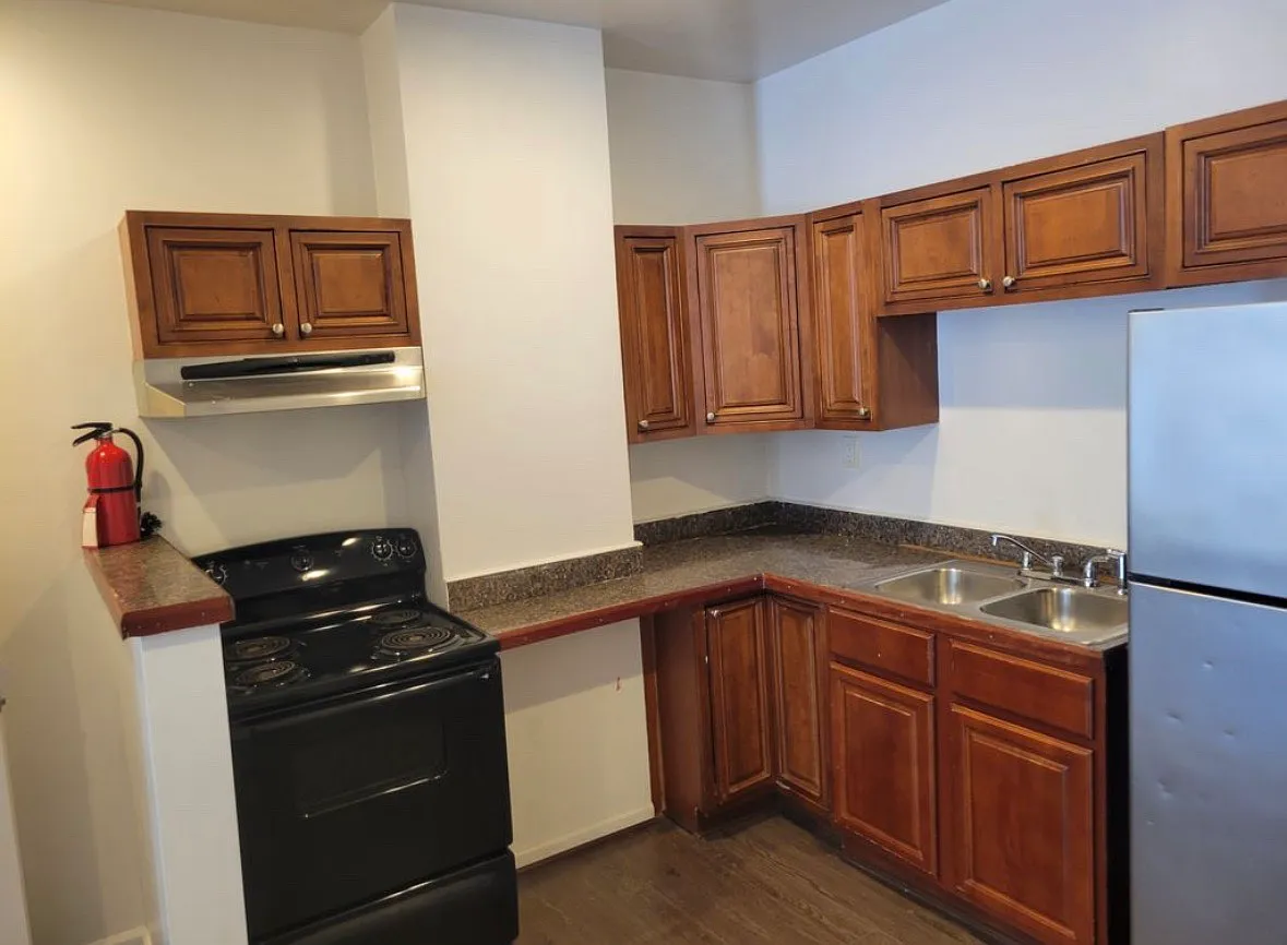 4 bed, 1.5 bath, $2,100 — Photo 3