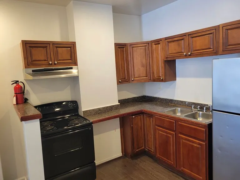 2505 W Baltimore St #TOWNHOUSE — Photo 3
