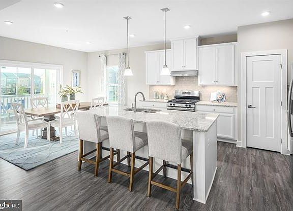 2nd image of 1001 Regents Ln