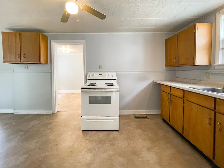 2217 S Jefferson St — Photo 27