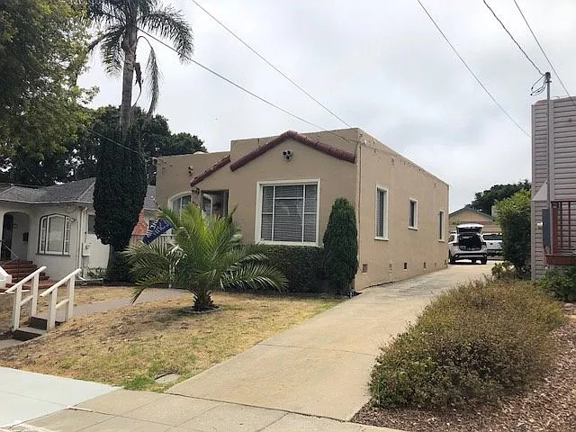 Great 3 Bedroom 2 Bath House in Old Town Monterey — Photo 2