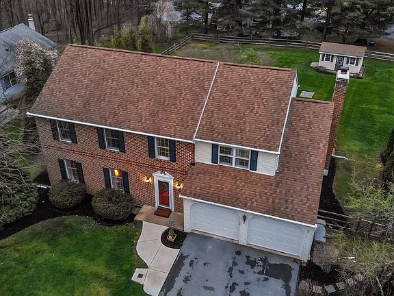 2nd image of 302 Bishop Morgan Ct