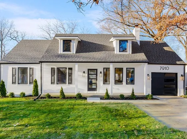 7910 Fairway St, Prairie Village, KS 66208