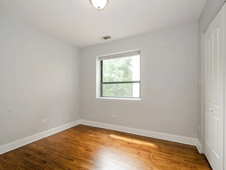 7616 N Marshfield Ave — Photo 7