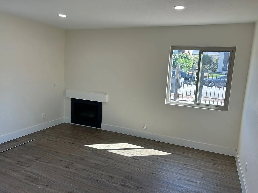3 bed, 2.0 bath, 1000 sqft, $3,250 — Photo 3