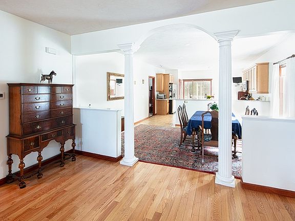 3rd image of 28 Sterling Blvd #28