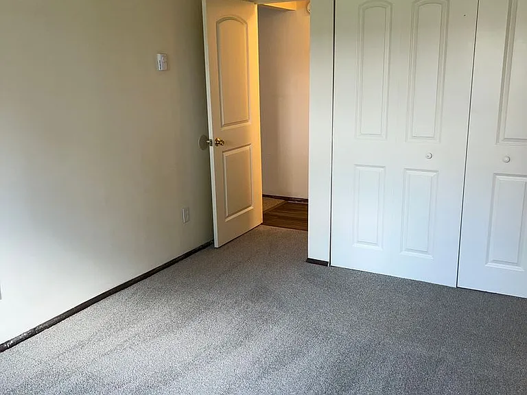 220 Napoleon Rd — Photo 6