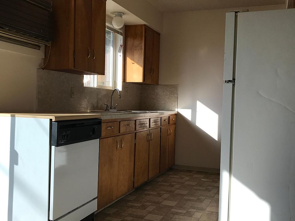 1st image of 124 Amber St #3