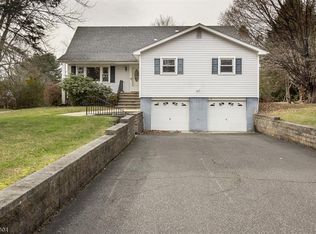 11 Old Forge Rd, Chester, NJ 07930