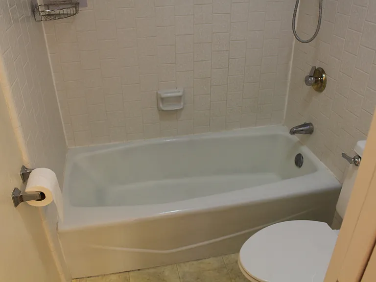 Full bath room
