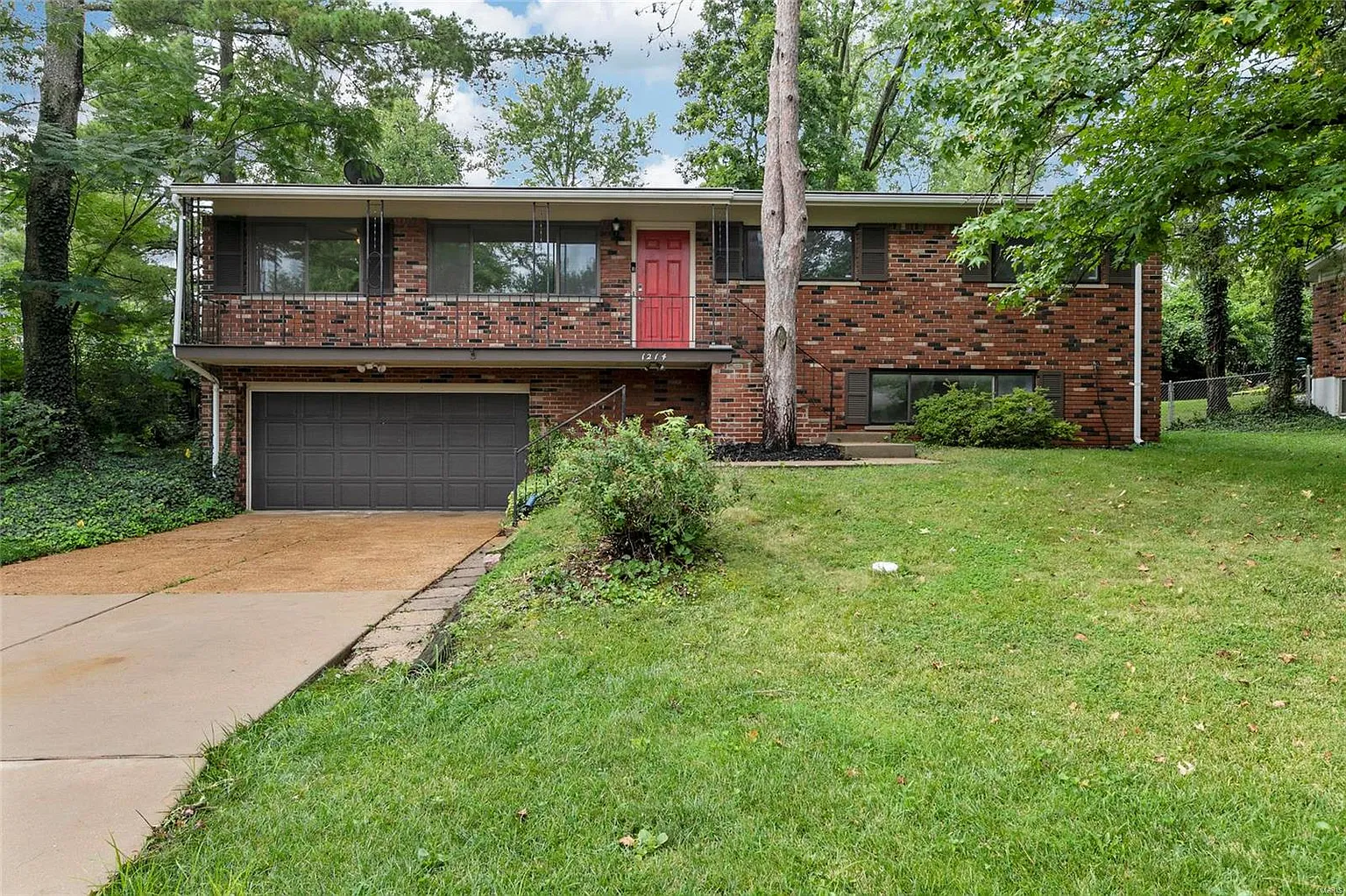 1214 Fieldhurst Dr photo 1