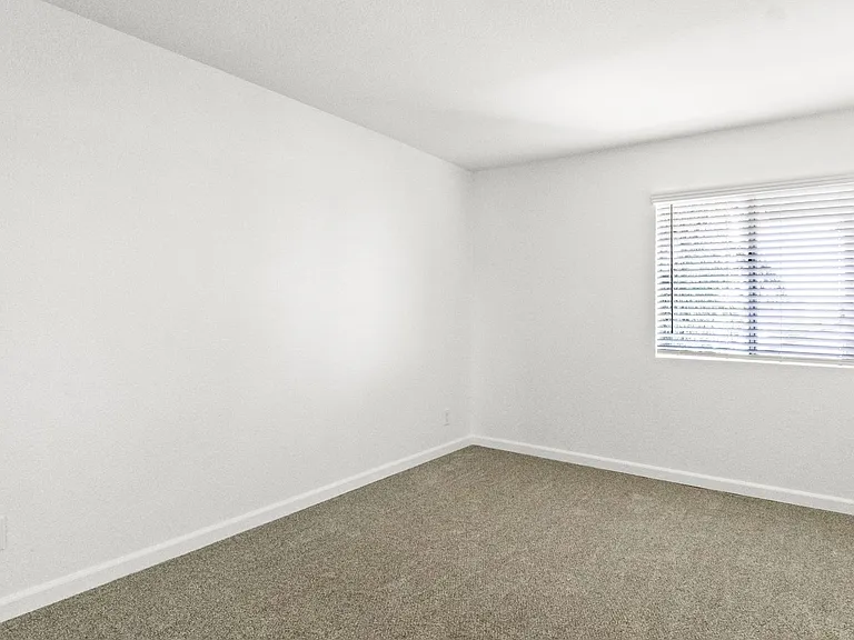 Nestor Regency Apartments — Photo 10