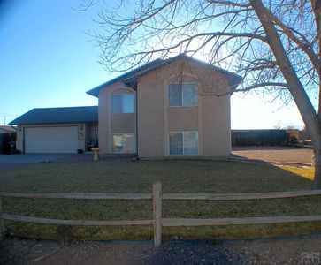 431 N Desert Cove Dr, Pueblo West, CO, 81007