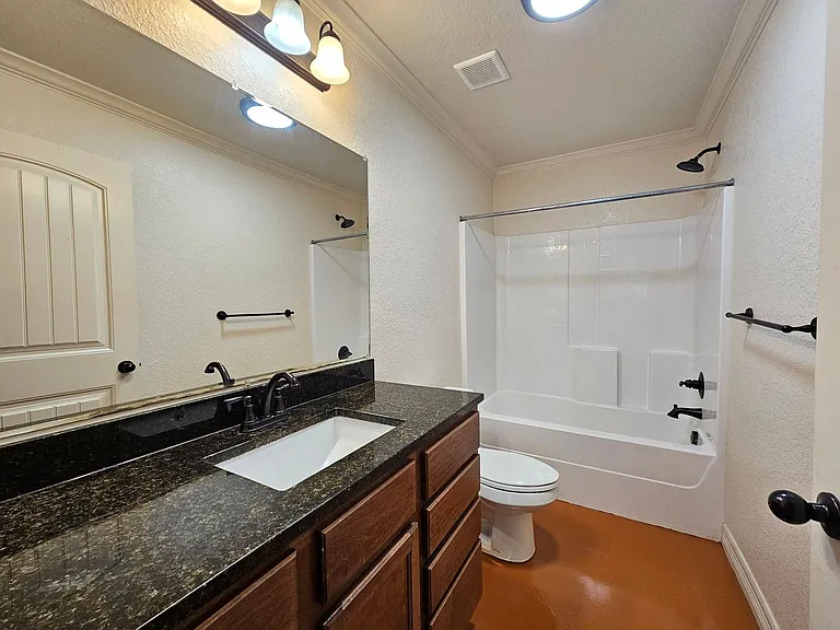 803 Leifester Cir #B — Photo 16