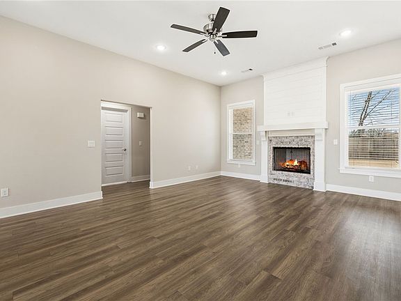 3rd image of 4614 Hamlet St