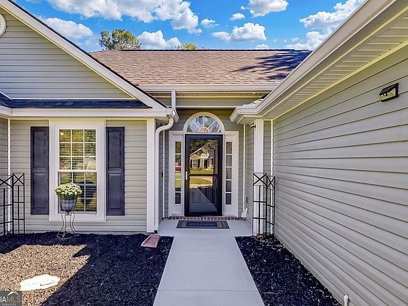 3rd image of 145 Abigail Cir