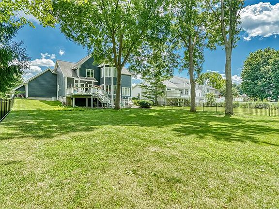3rd image of 7 Woodfield Dr