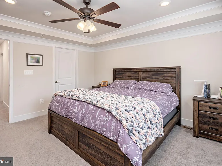 618 Chalcedony Ln — Photo 32