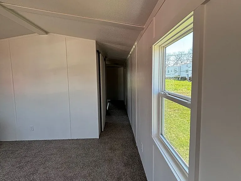 503 E Main St — Photo 36