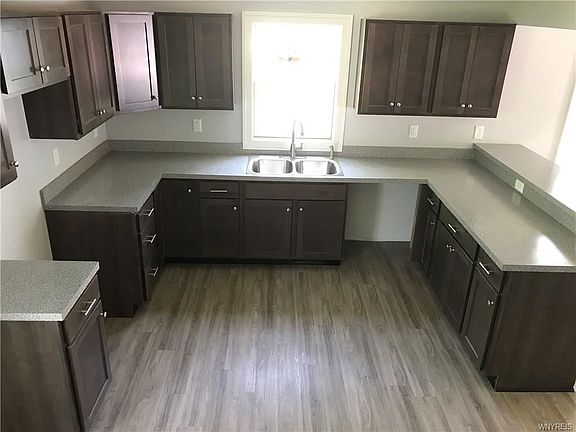 3rd image of 432 E Pleasant Ave