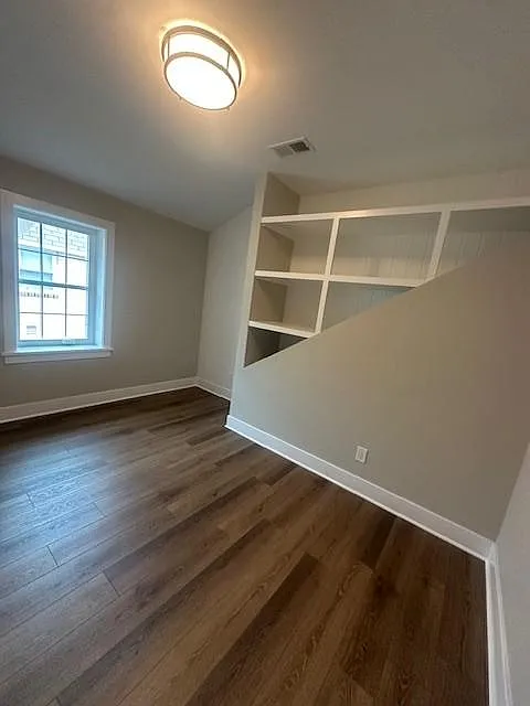303 Manchester Ave - Second Floor Front Apartment - 2F — Photo 2