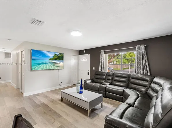 307 SW 78th Ave, North Lauderdale, FL 33068