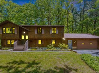 46 Lakeshore Dr, New Hartford, CT 06057