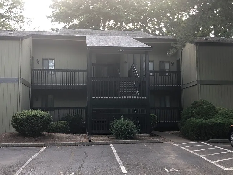 Lancaster Apartments — Photo 4