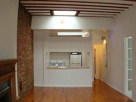 2nd image of 305 W 89th St APT 3R