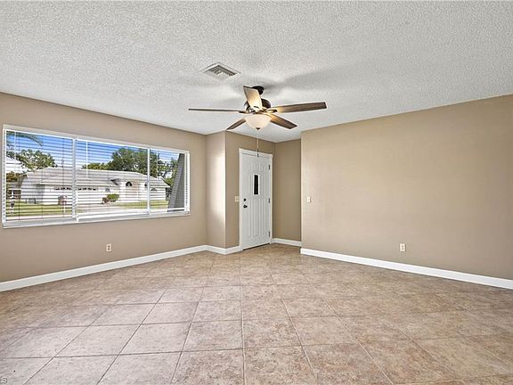 3rd image of 1217 SE 23rd Ave