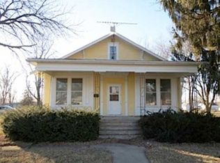 225 S 14th St, Chariton, IA 50049