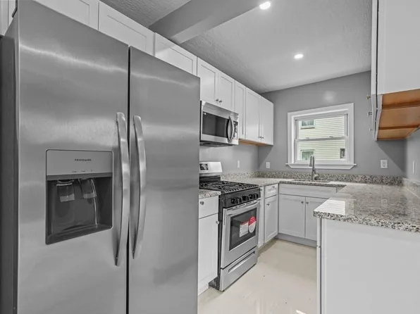 92 Ballard St #3, Fall River, MA 02720