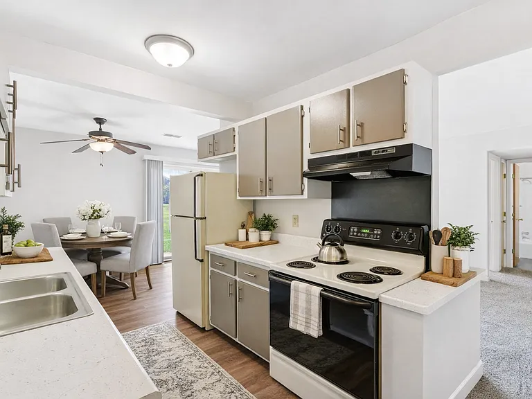 400 - ASHBURY APARTMENTS — Photo 18