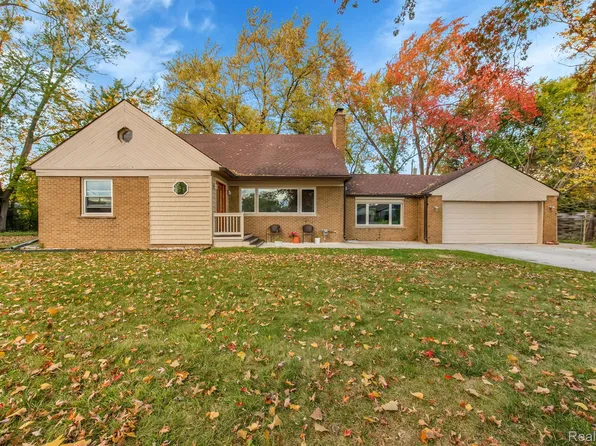 17348 Hilton St, Southfield, MI 48075