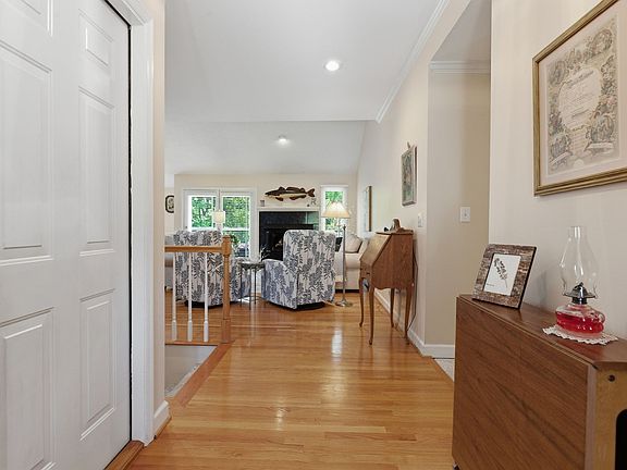 4th image of 106 Clearview Cir
