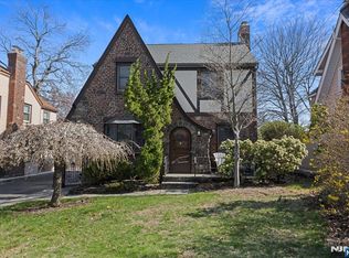 137 Longview Ave, Leonia, NJ 07605