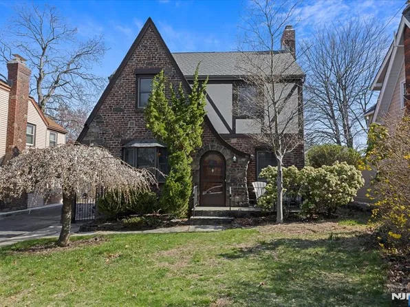 137 Longview Ave, Leonia, NJ 07605