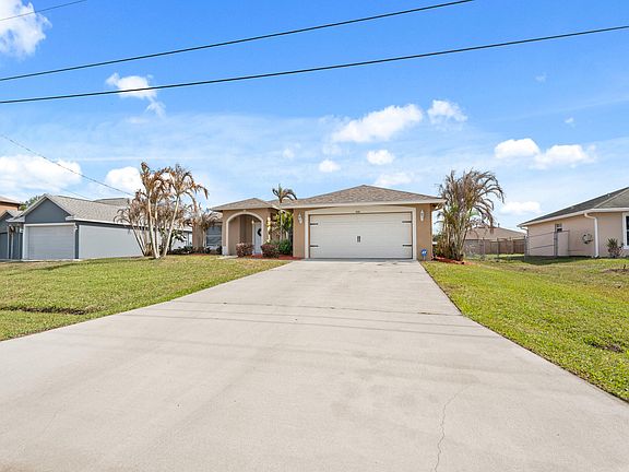 4th image of 400 SW Ridgecrest Drive
