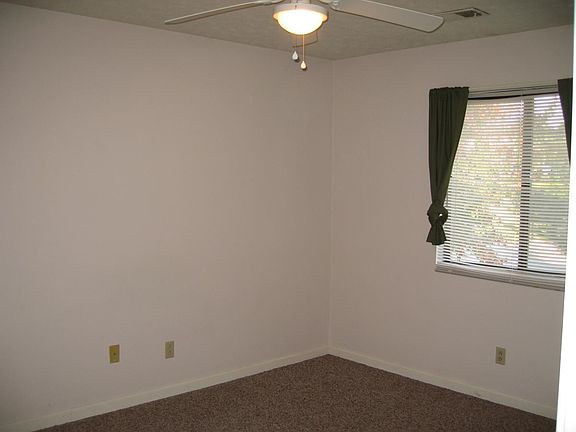 5th image of 2 Harmony Landing Ct #B