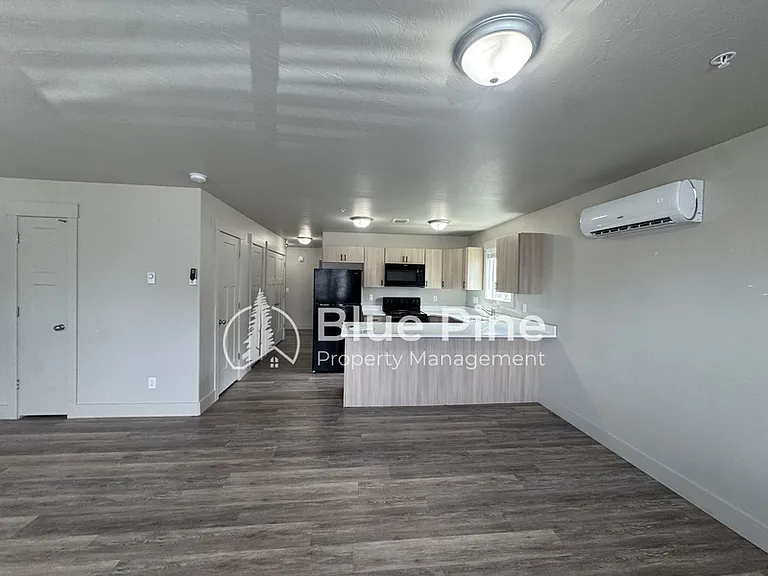 3570 Colt Cir #6 — Photo 3