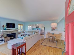 307 8th St, Pacific Grove, CA 93950