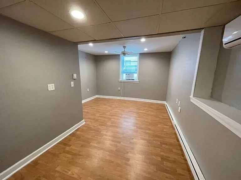 625 E Burlington St — Photo 16