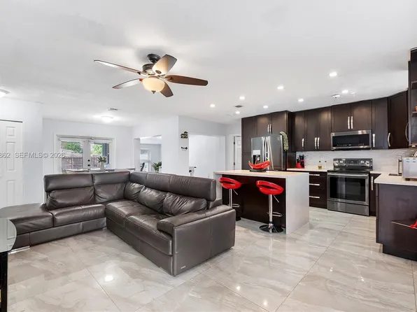 6810 Douglas St, Hollywood, FL 33024