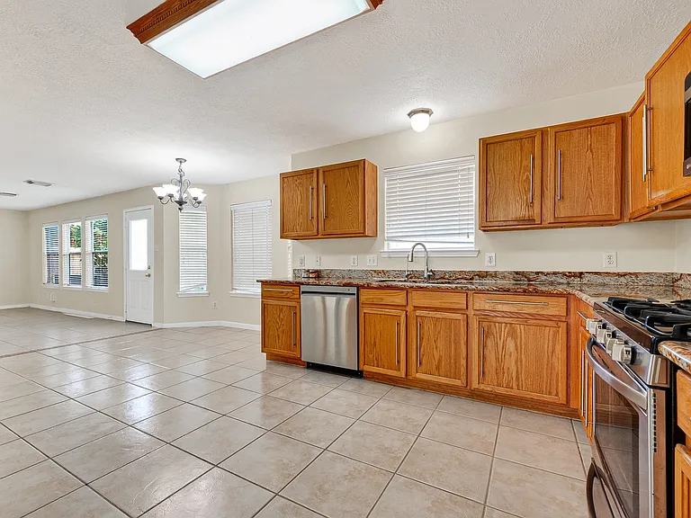 16102 Flatridge Ct — Photo 7