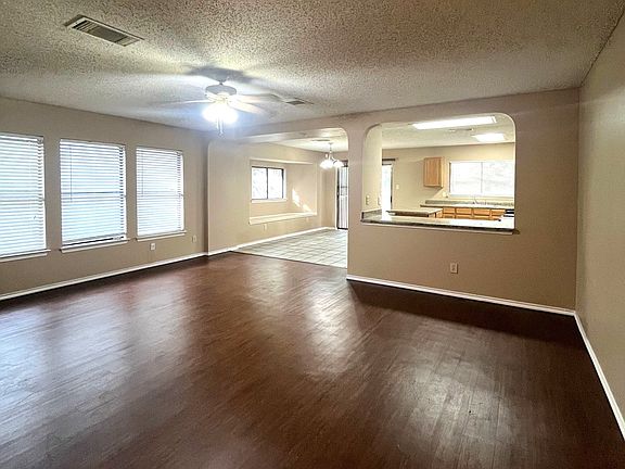 3rd image of 15838 Colton Wl