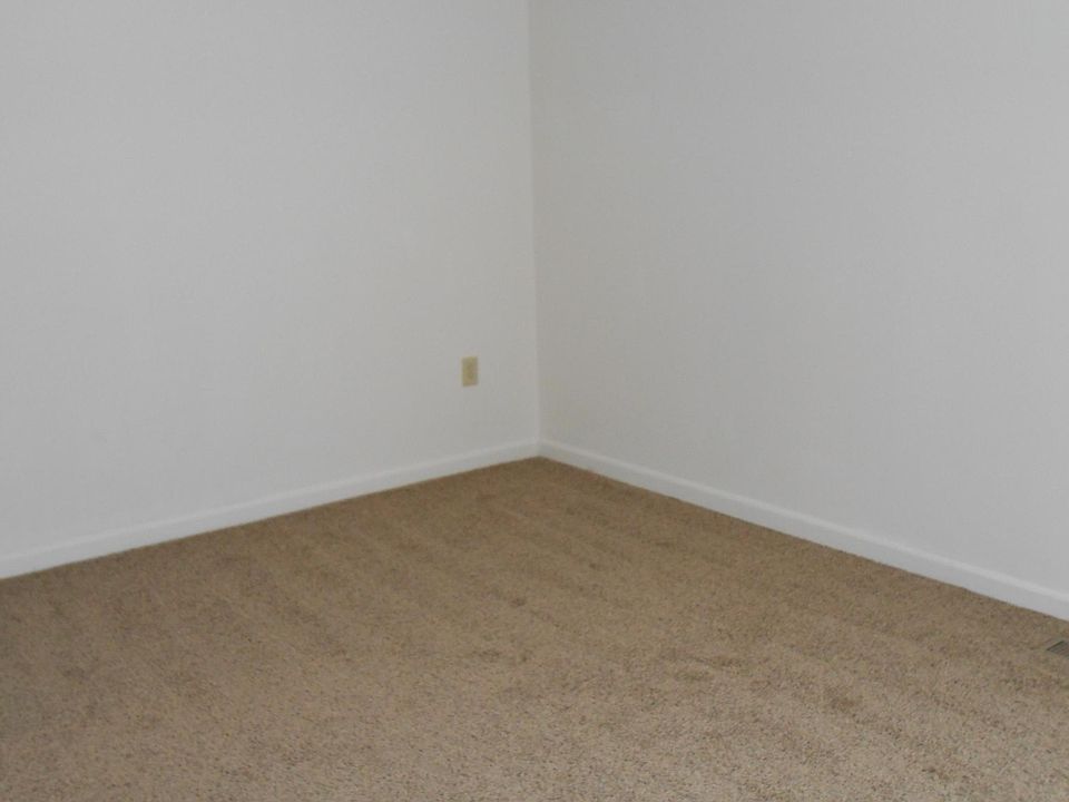 1st image of 4941 Bloomfield Dr
