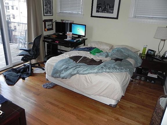3rd image of 3227 N Clifton Ave #Unt3