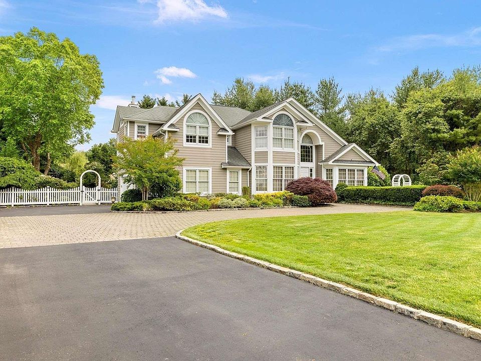 1st image of 2 Tappanwood Drive
